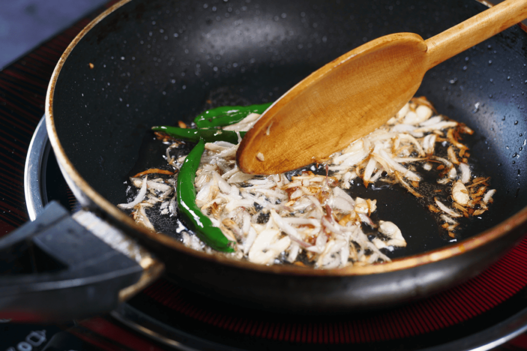 Heat oil in a pan photo